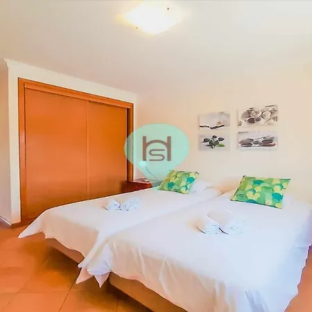 Fabuloso três quartos Marina Sol Apartamento